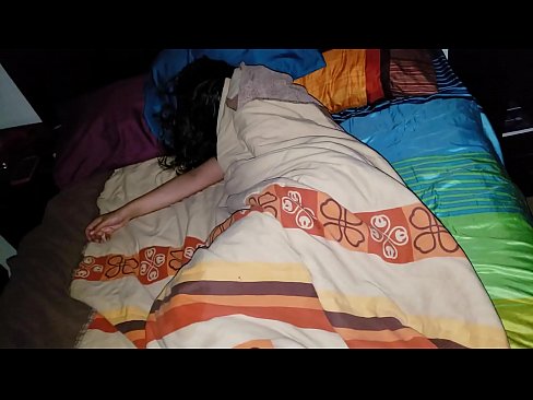 ❤️ Kasupoeg sõimab oma noort kasuema, kui ta magab. Super seks at us ﹏