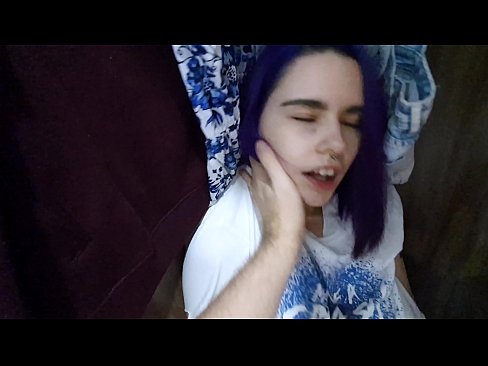 ❤️ Leidsin oma õe kapist ja aitasin tal cumida Super seks at us ﹏